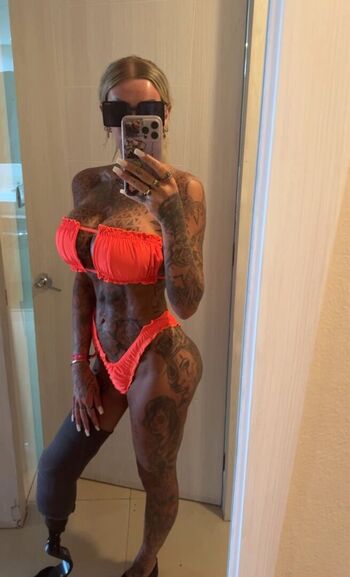 amputee_inkedwoman091