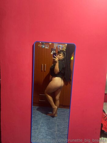 brunette_big_breasts