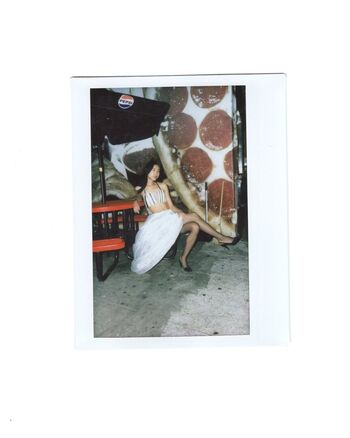 caitlyn.park / Moscot girl