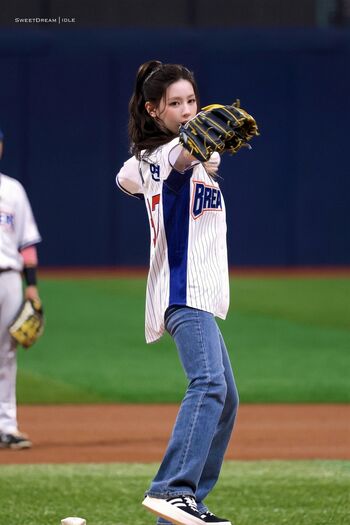 Cho Mi-yeon (Miyeon) - i-dle [(G)I-dle]