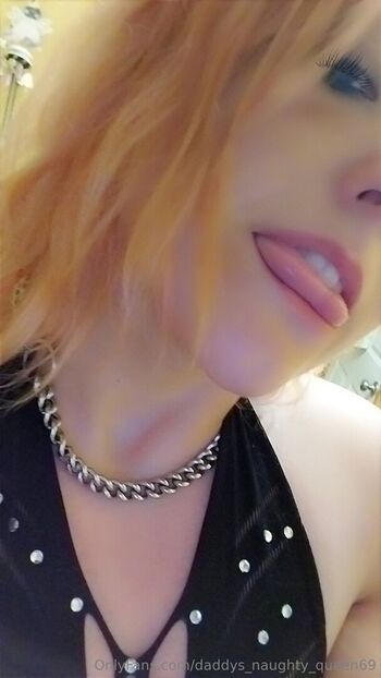 daddys_naughty_queen69