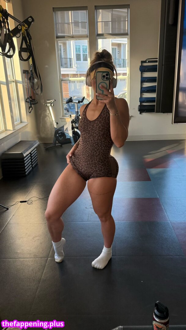 Danielle Cooper / danicooppss