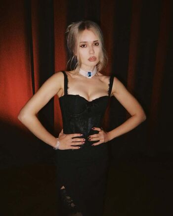 DEAD BLONDE