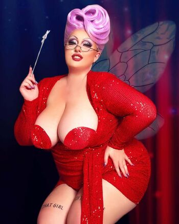 Gwen Adora