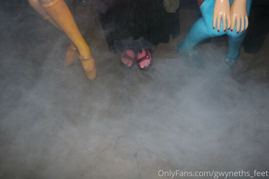 gwyneths_feet