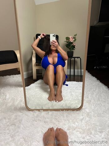 hugeboobiecutie