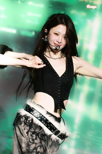 Huh Yunjin 허윤진