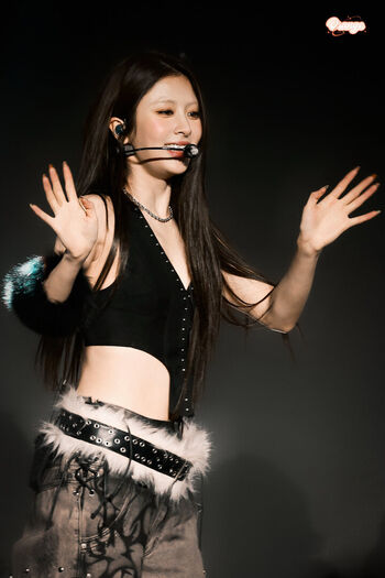 Huh Yunjin 허윤진