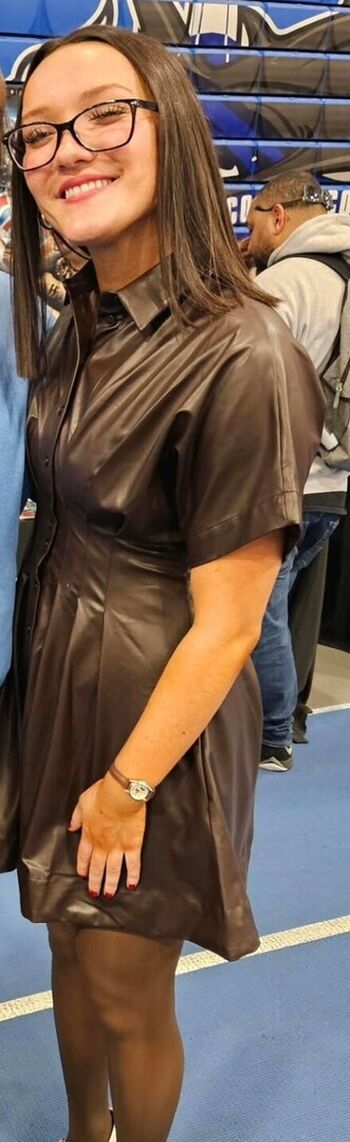 Izzy Moreno / ItsIzzyMania