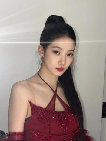 Kazuha Nakamura 中村 一葉 | LESSERAFIM