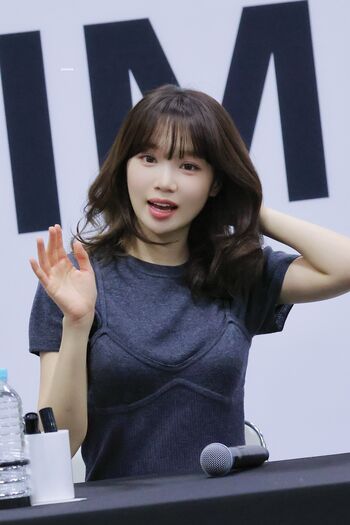 Kim Chaewon 김채원 [Le Sserafim]