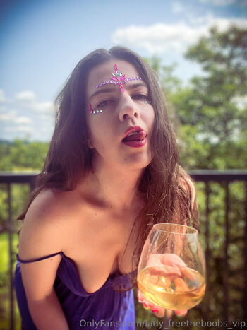 lady_freetheboobs_vip