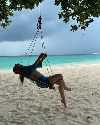 Lia Sikora - @ liasikora