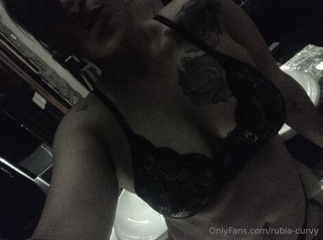 rubia-curvy