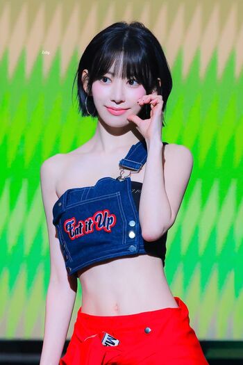 Sakura Miyawaki 宮脇 咲良