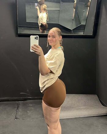 Strong AND Curvy Women