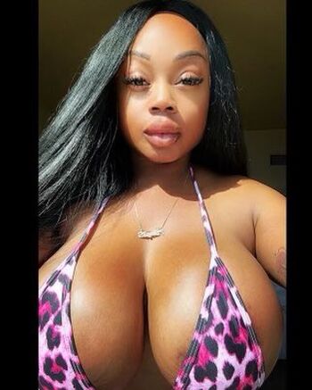 Thicc Girls That Do B